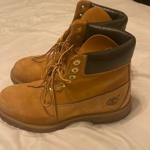 Men’s size 10 Timberland Construction Boots mint condition must go